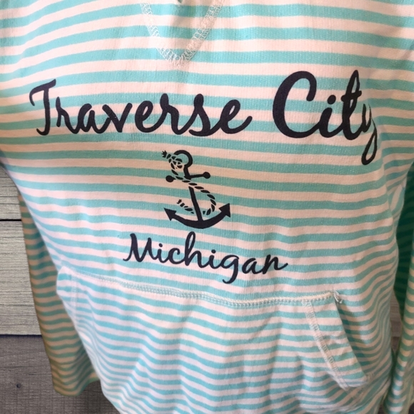 Vineyard Crew Traverse City Michigan Striped Nautical Hoodie Size Medium - Picture 3 of 8